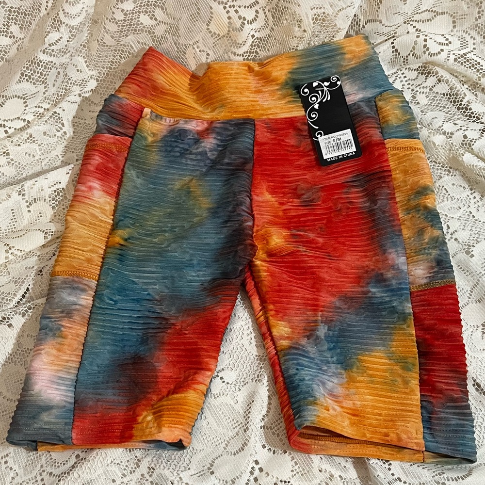 GM Fashion USA Tie Dye Biker Shorts Scrunch Butt Textured Pockets S/M TW3254